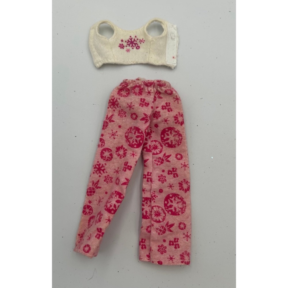 Bratz Campfire Cloe 2piece pajama set snowflakes